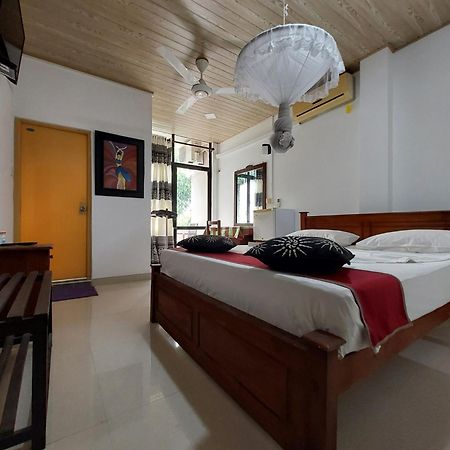 Lake Wave Hotel Anuradhapura Eksteriør bilde