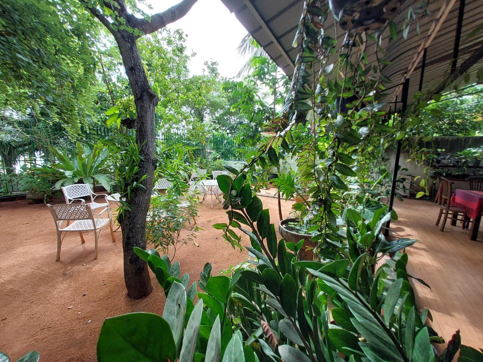 Lake Wave Hotel Anuradhapura Eksteriør bilde