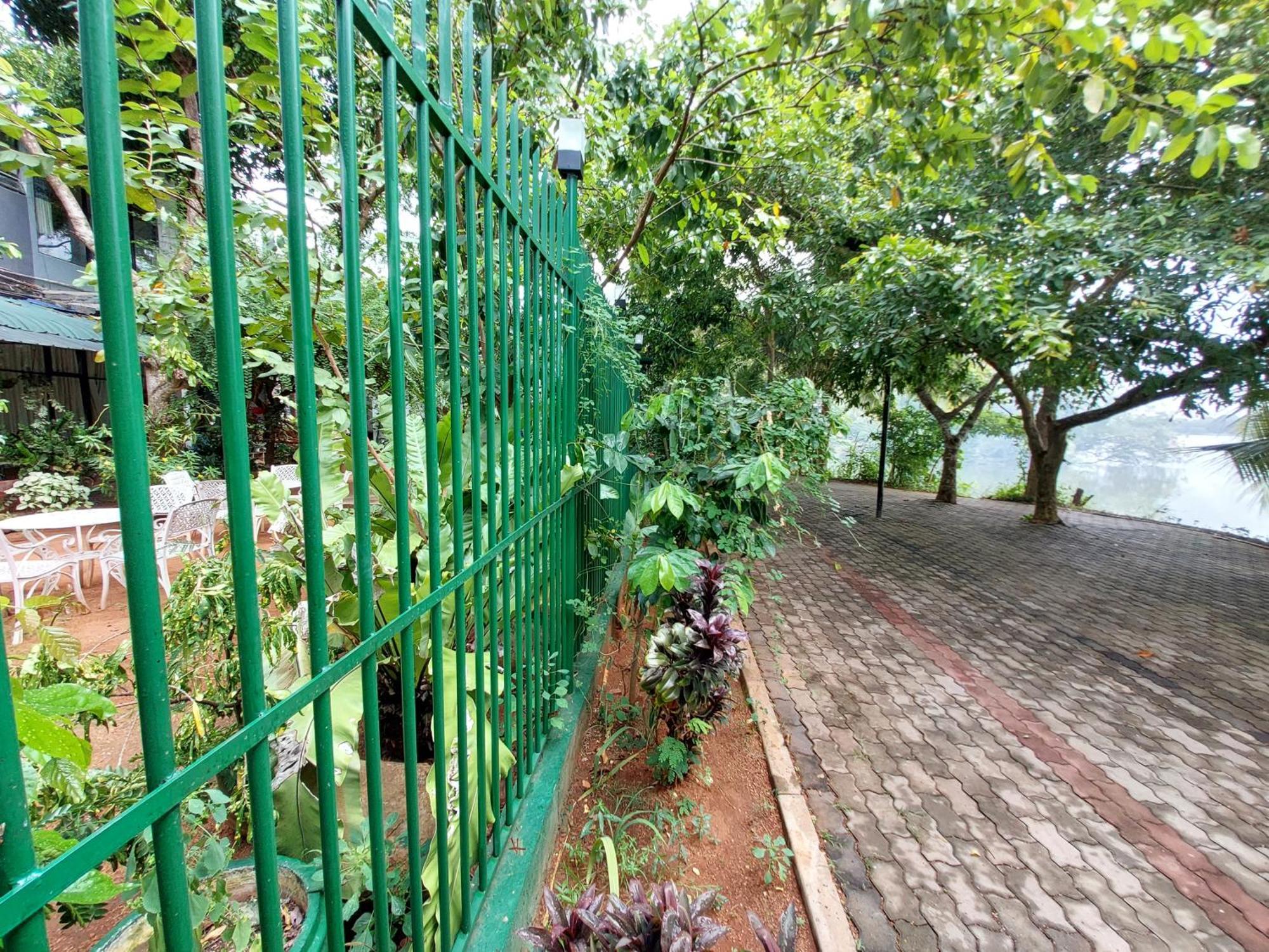Lake Wave Hotel Anuradhapura Eksteriør bilde