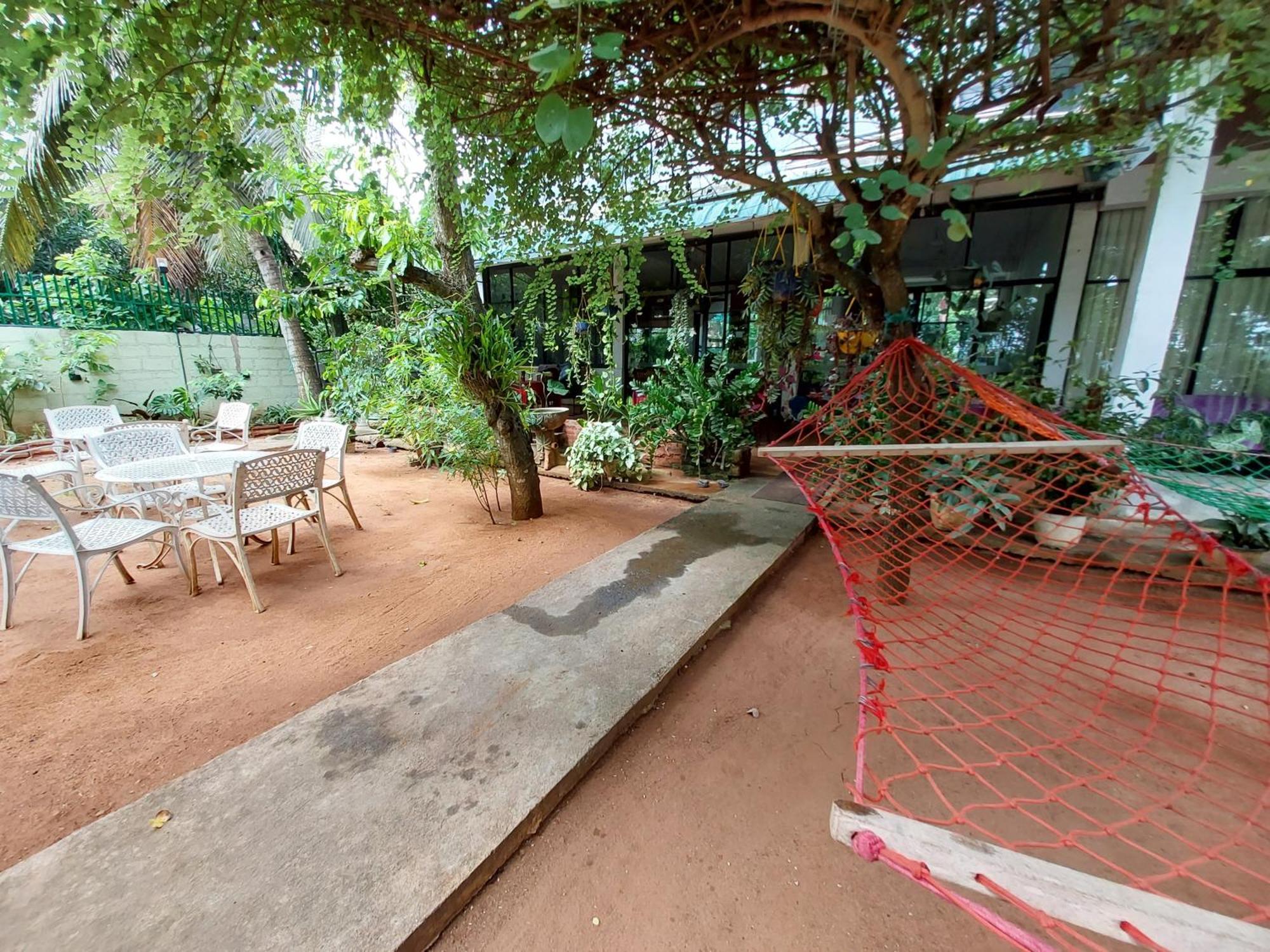 Lake Wave Hotel Anuradhapura Eksteriør bilde