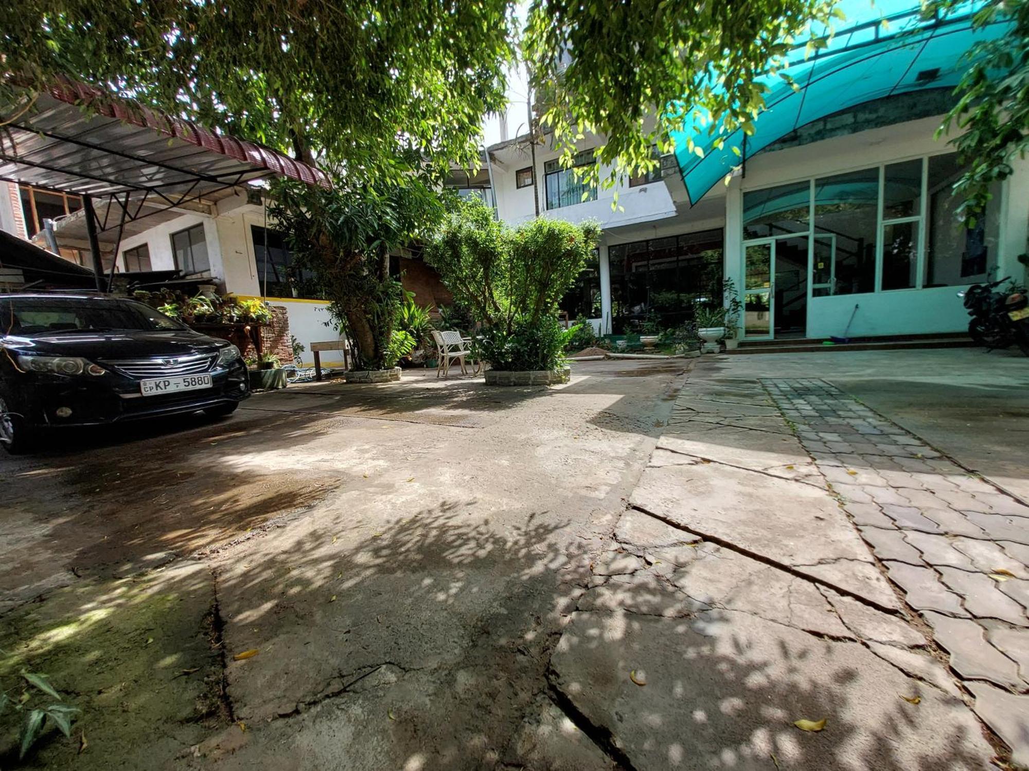 Lake Wave Hotel Anuradhapura Eksteriør bilde