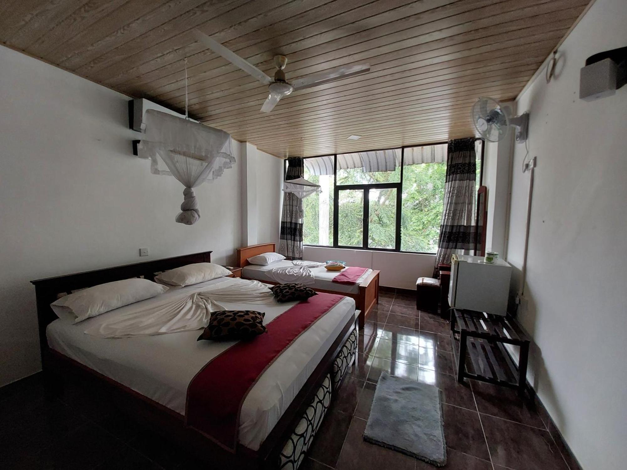 Lake Wave Hotel Anuradhapura Eksteriør bilde