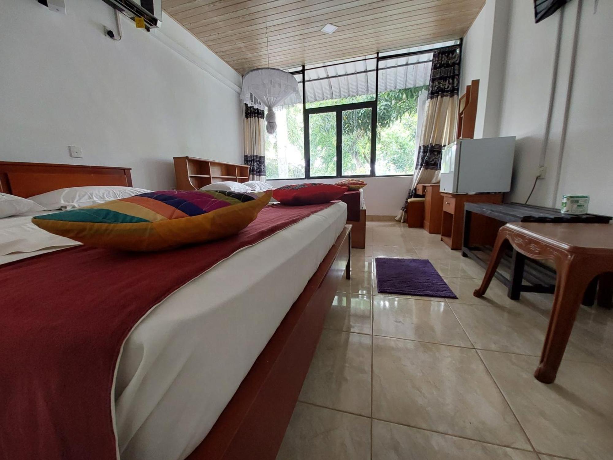 Lake Wave Hotel Anuradhapura Eksteriør bilde