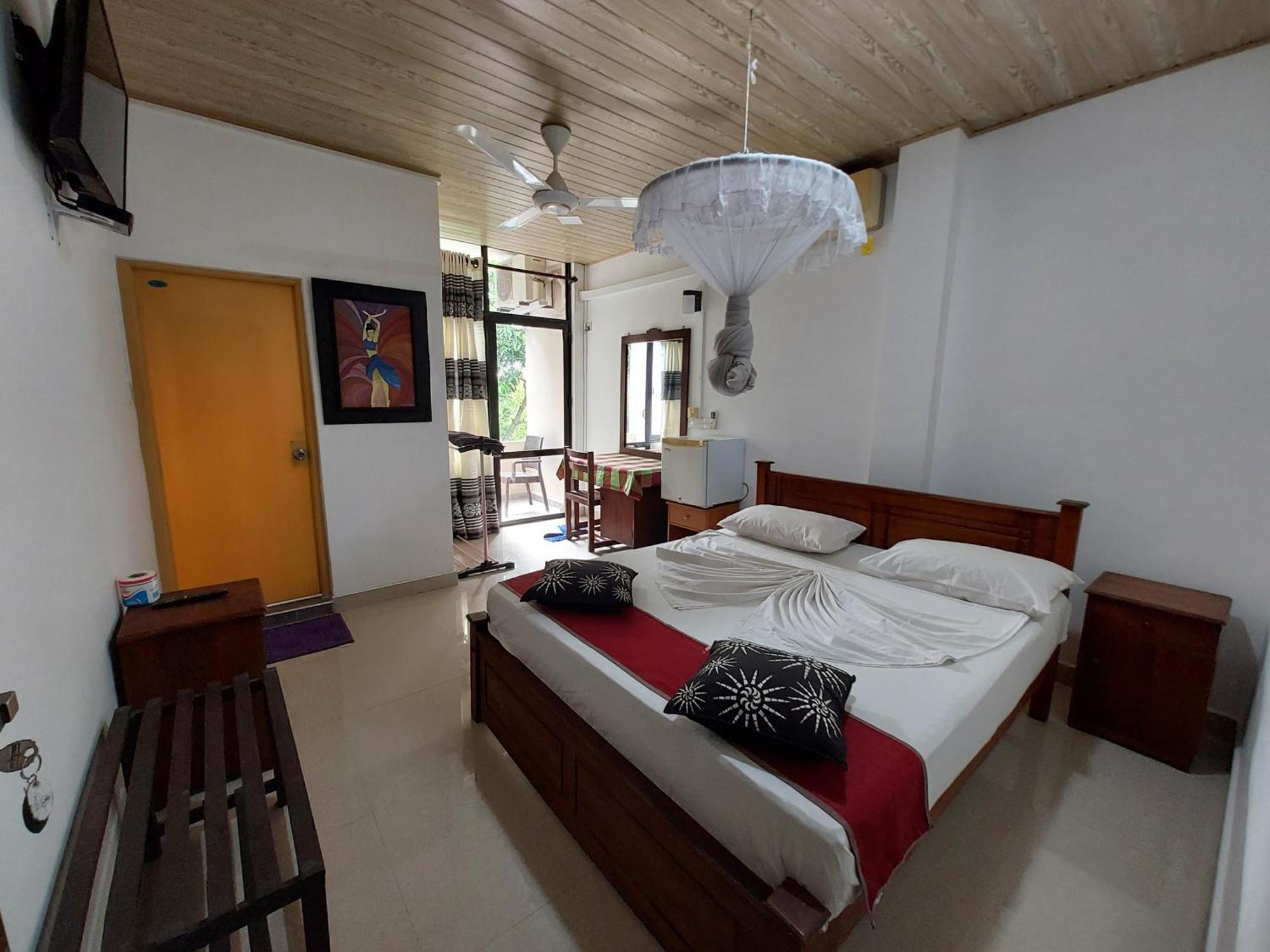 Lake Wave Hotel Anuradhapura Eksteriør bilde
